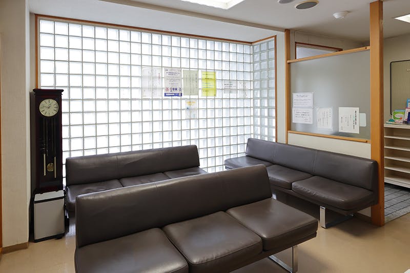 村上内科医院の待合室写真
