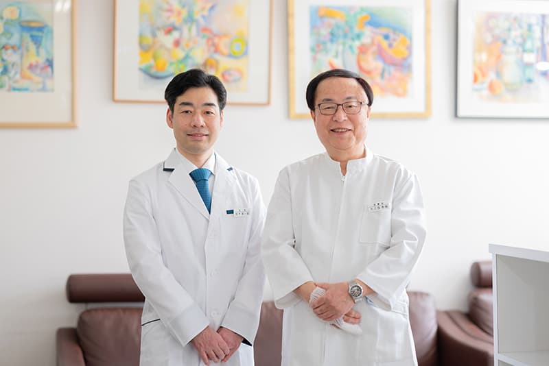 鈴木 英一郎先生と大久保 秀樹理事長の写真