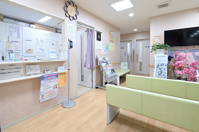 百合が丘すみれクリニックの待合室写真