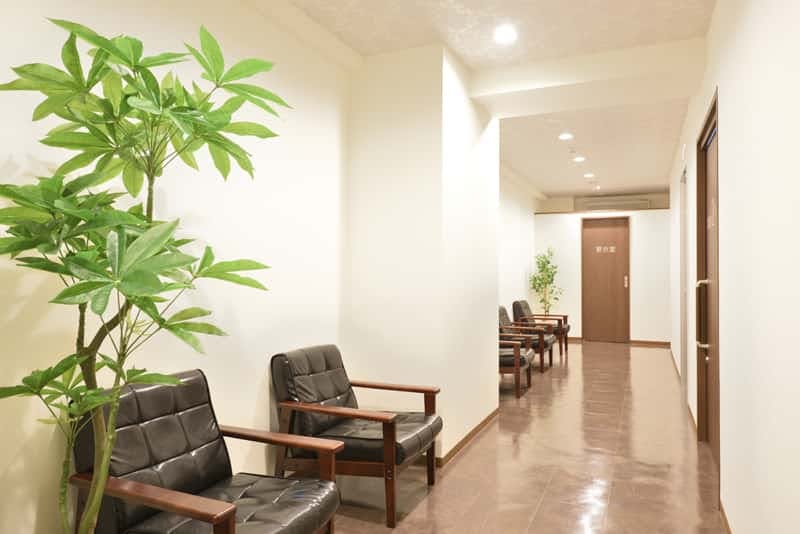 武蔵新城ブレストクリニックの院内(中待合室)の写真