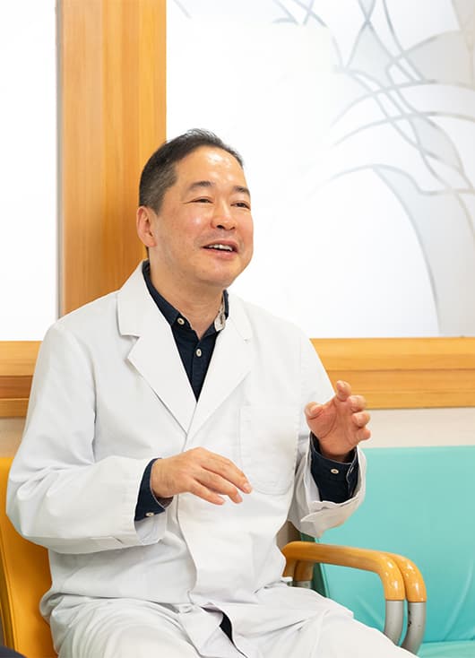 秋谷 進先生の写真