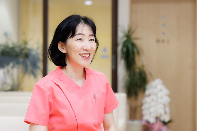 戸成 智子 先生の写真